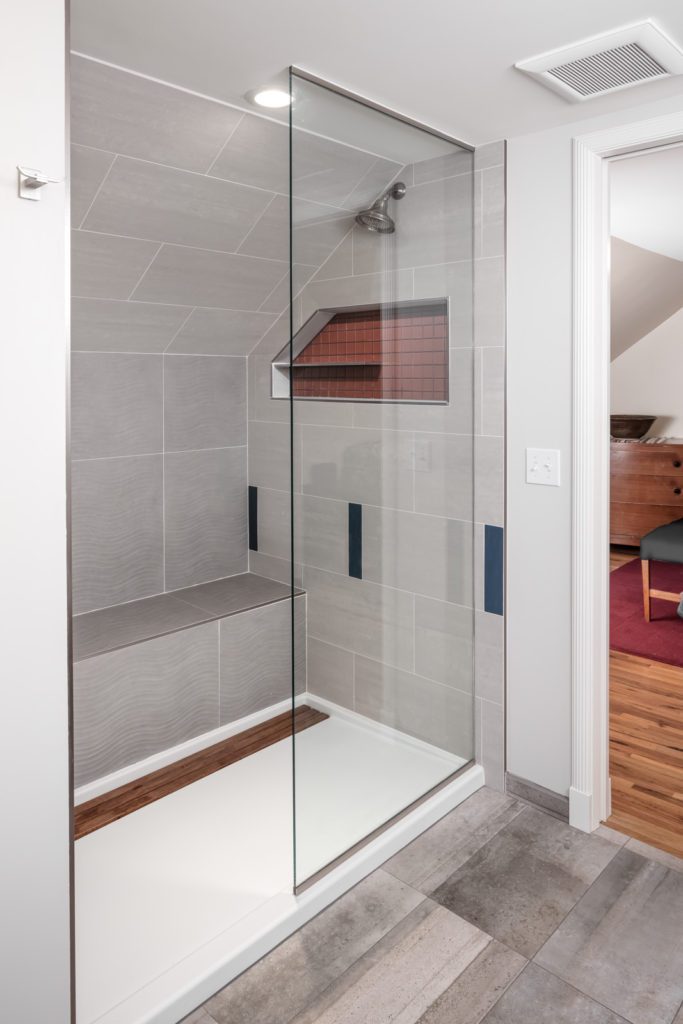 Bathing in Luxury: Doorless Walk-in Showers Show the Way 